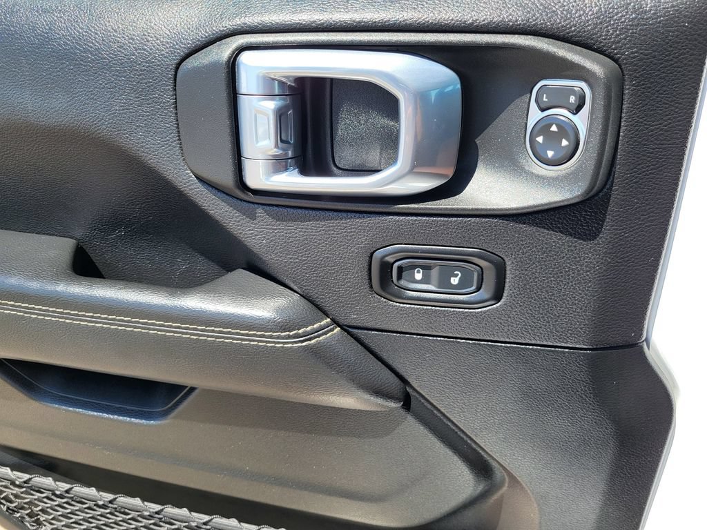 Used 2021 Jeep Wrangler Unlimited Sahara AWD/4WD image 17