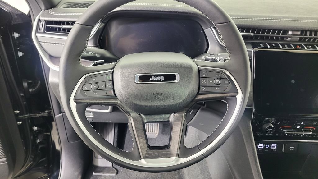 New 2025 Jeep Grand Cherokee Limited image 16