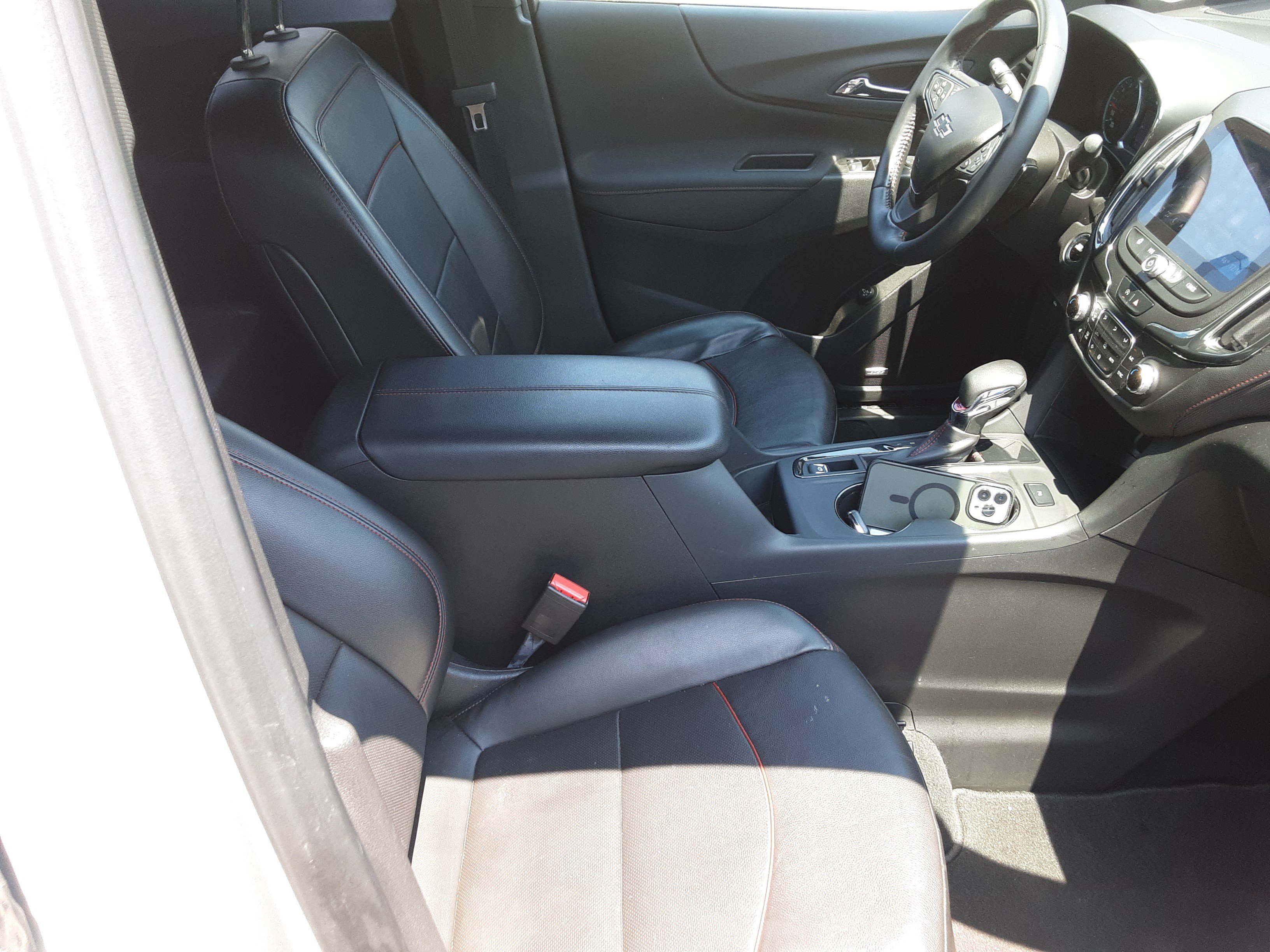 Used 2022 Chevrolet Equinox RS w/ RS Leather Package image 17