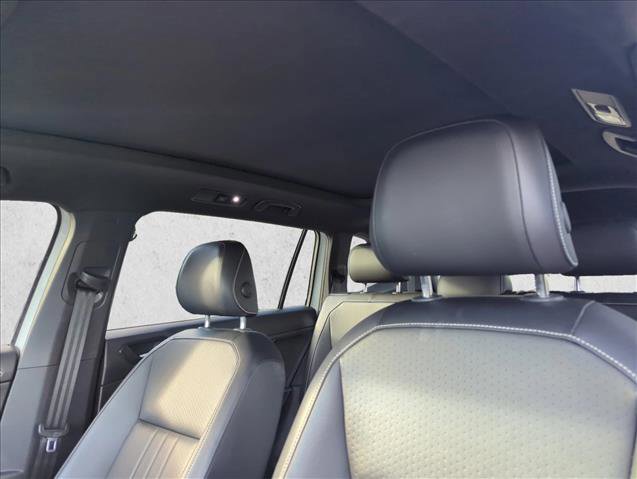 Used 2022 Volkswagen Tiguan SE R-Line image 16