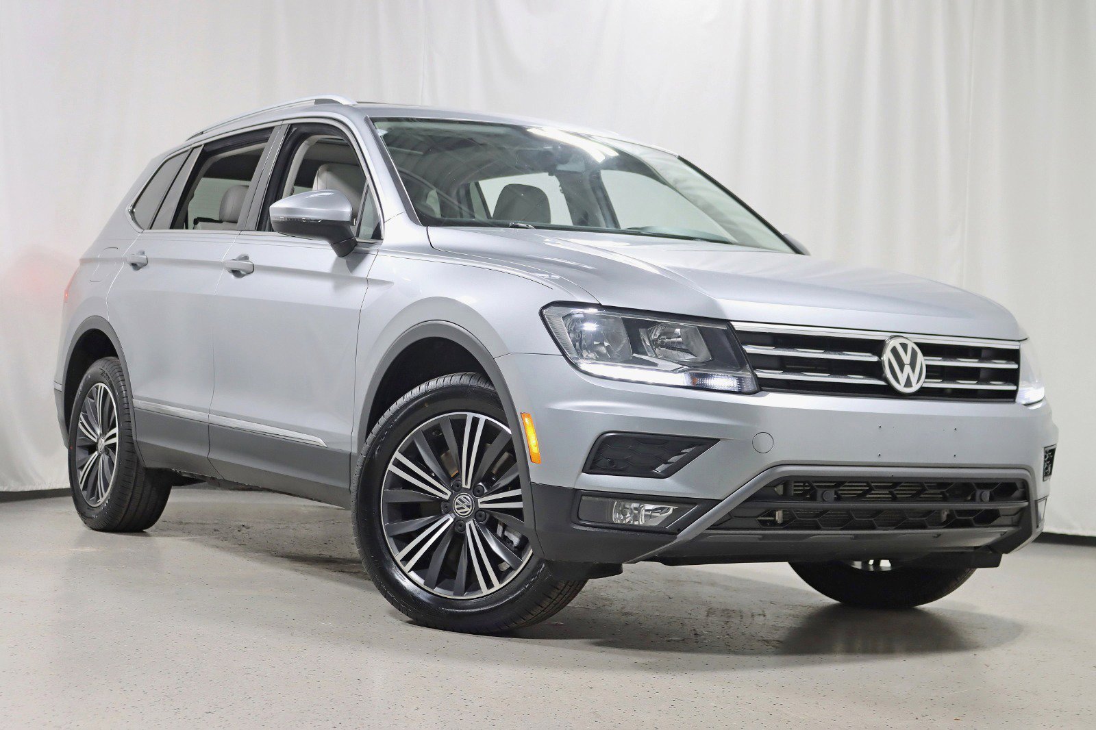 Used 2019 Volkswagen Tiguan SEL w/ 3rd Row Seat Package AWD/4WD image 7