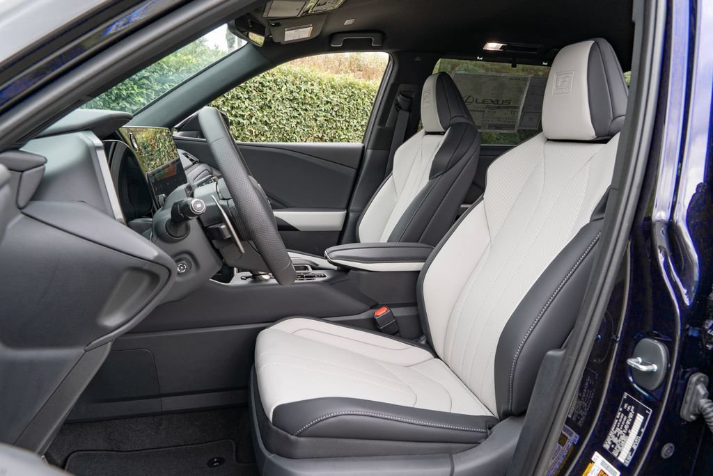 New 2026 Lexus TX 500h AWD w/ Technology Package image 14