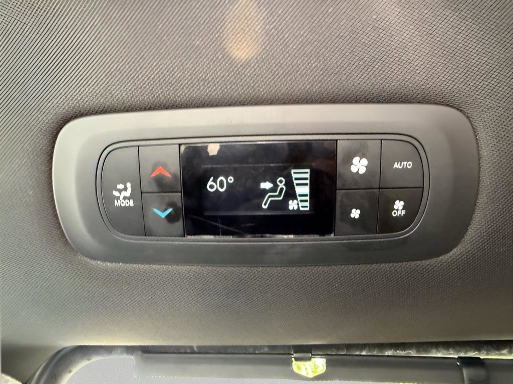 Used 2018 Chrysler Pacifica Touring Plus w/ S Appearance Package FWD image 33