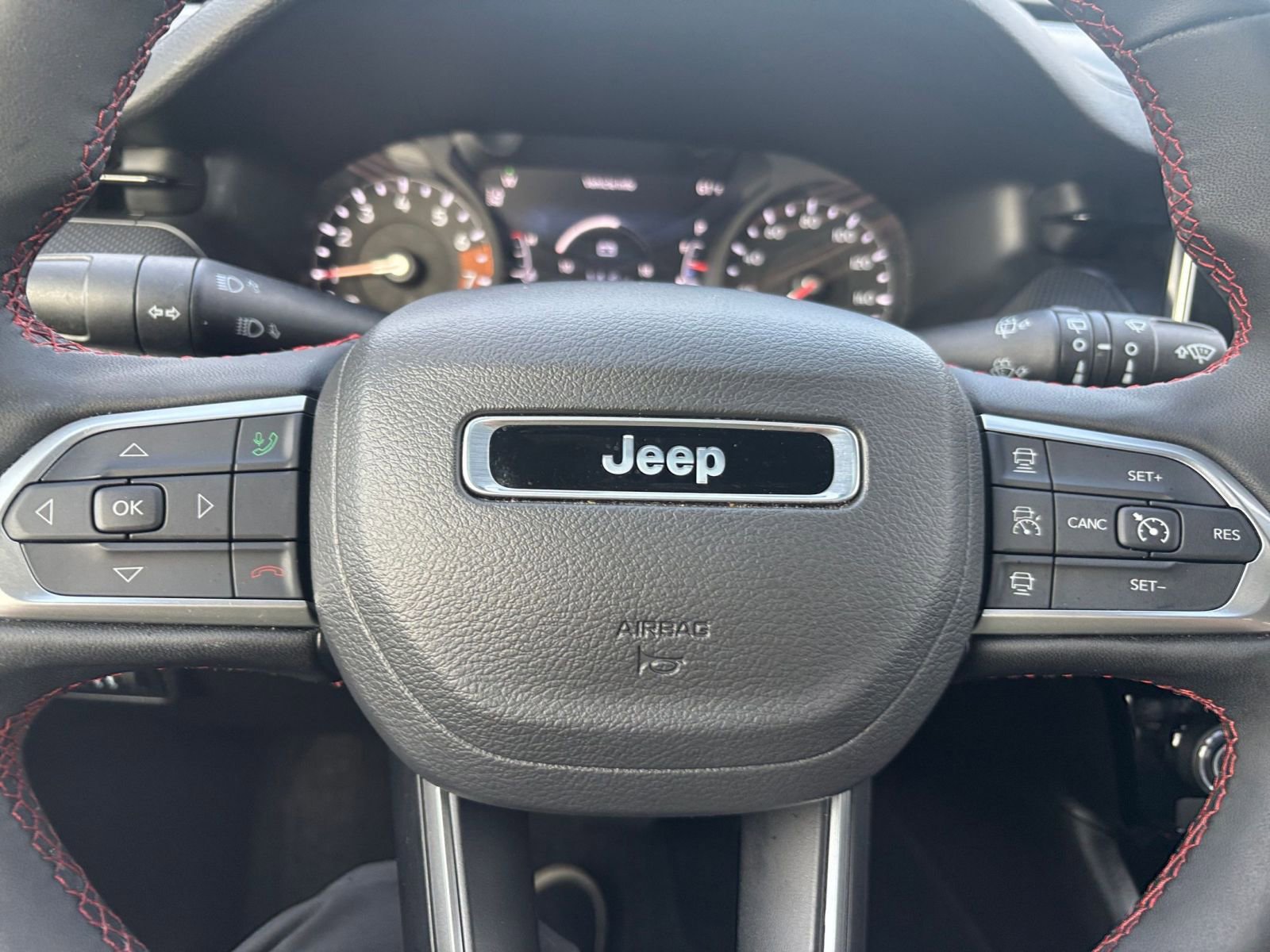 Used 2025 Jeep Compass Trailhawk image 25