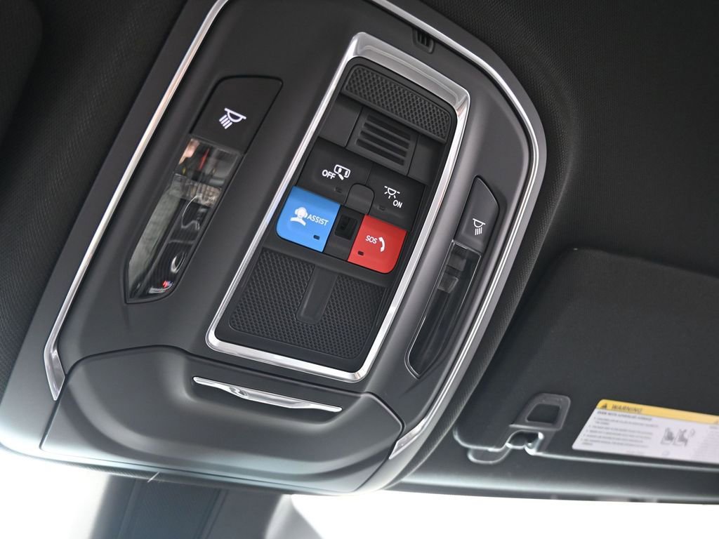 Used 2025 Jeep Grand Cherokee Laredo image 19