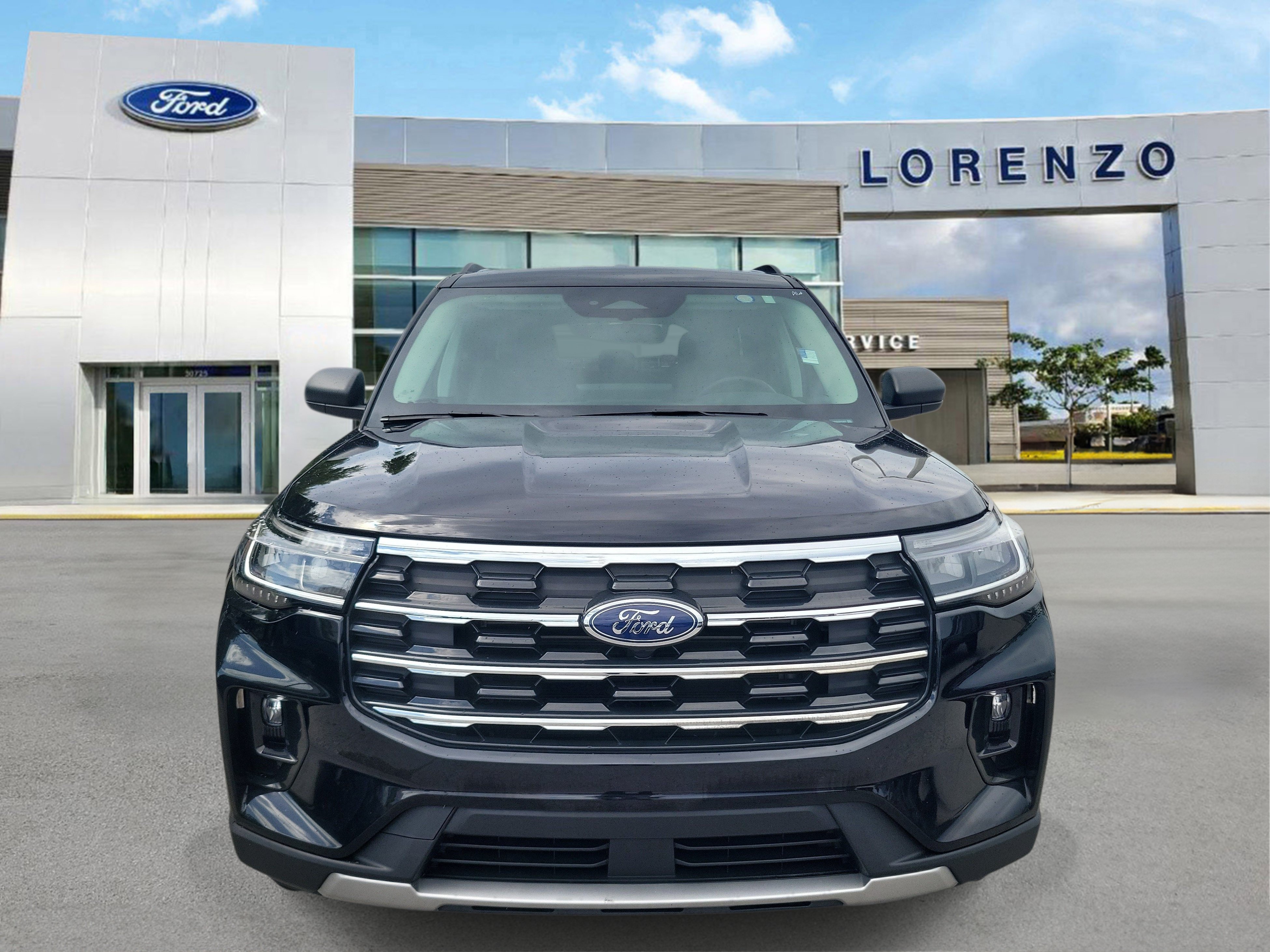 Used 2025 Ford Explorer Active w/ Active Comfort Package RWD image 2