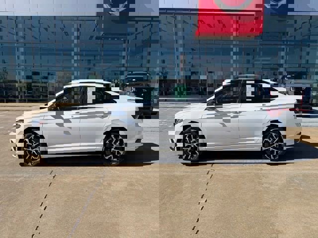 Used 2025 Volkswagen Jetta Sport image 2