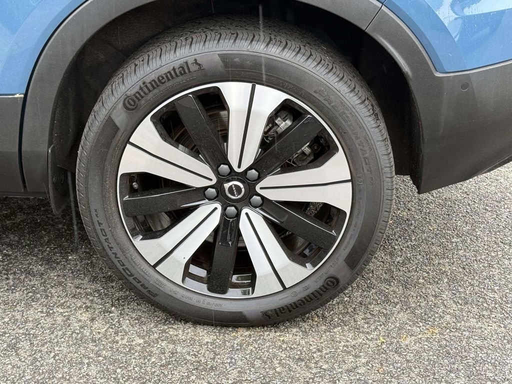 Used 2023 Volvo XC40 Recharge Plus image 13