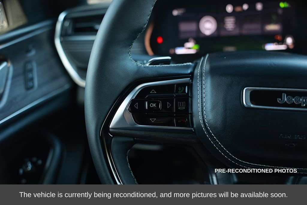 Used 2023 Jeep Grand Cherokee Overland w/ Advanced Protech Group III image 19