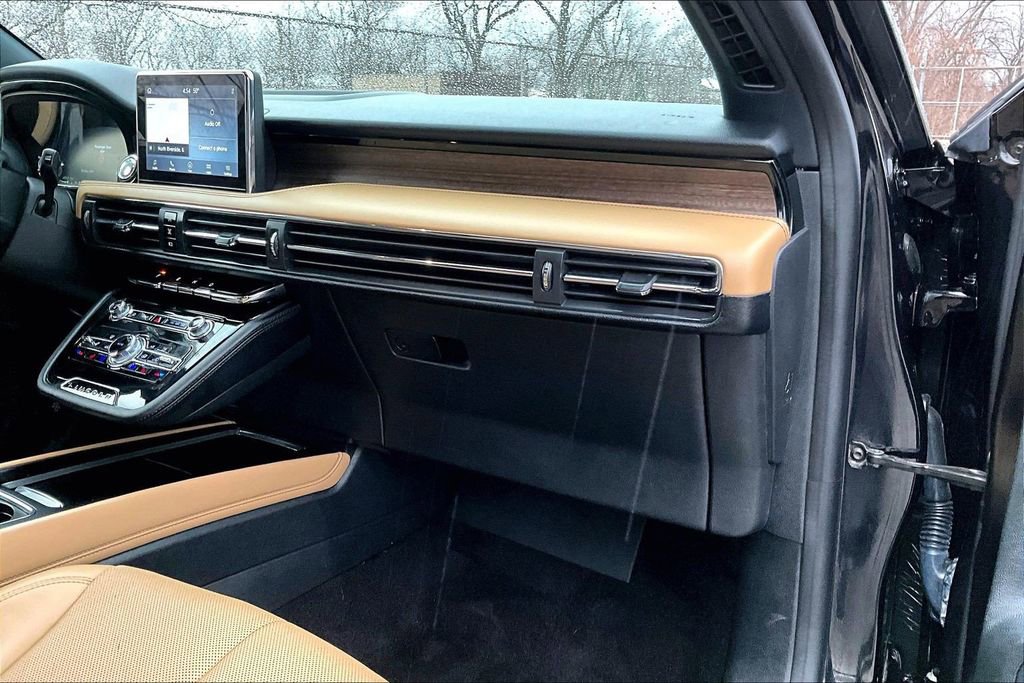 Used 2022 Lincoln Corsair Reserve w/ Elements Package image 15