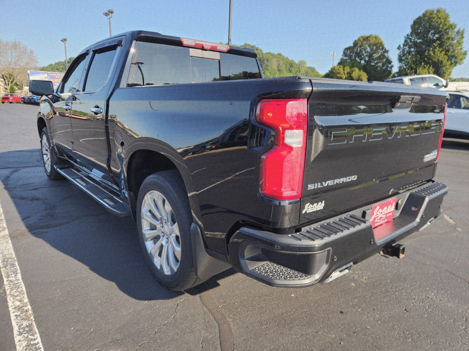 Used 2021 Chevrolet Silverado 1500 High Country w/ Technology Package AWD/4WD image 3