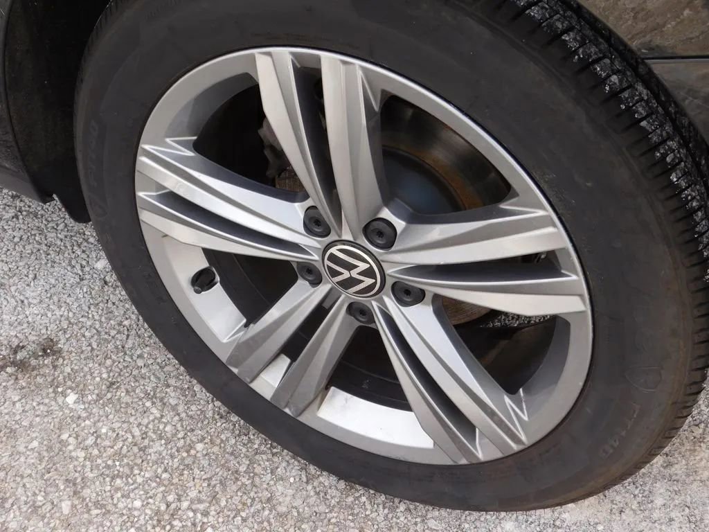 Used 2024 Volkswagen Jetta SE FWD image 8