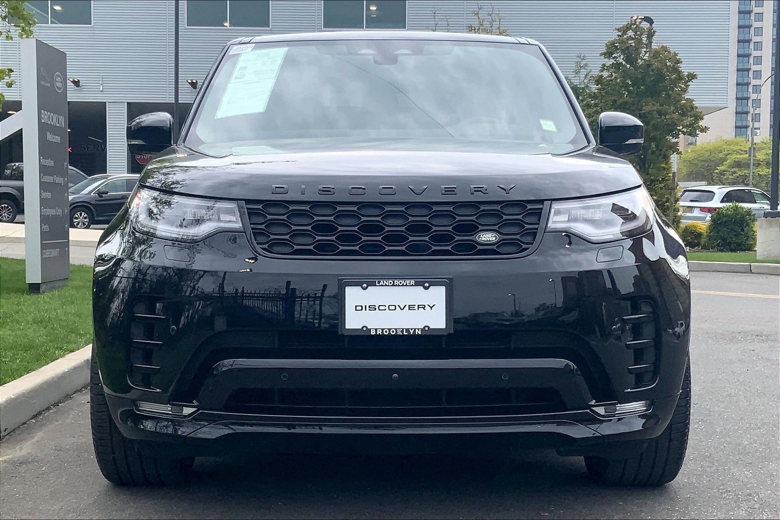 Certified 2025 Land Rover Discovery Dynamic SE AWD/4WD image 3