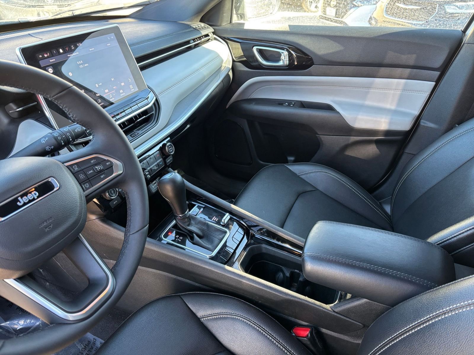 Used 2025 Jeep Compass Limited AWD/4WD image 43