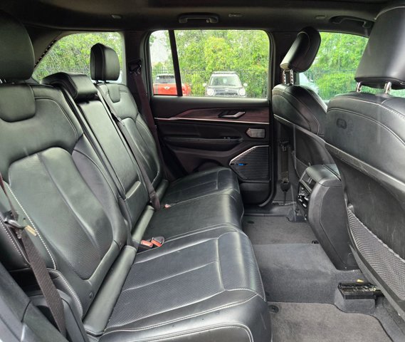 Used 2022 Jeep Grand Cherokee Overland AWD/4WD image 19