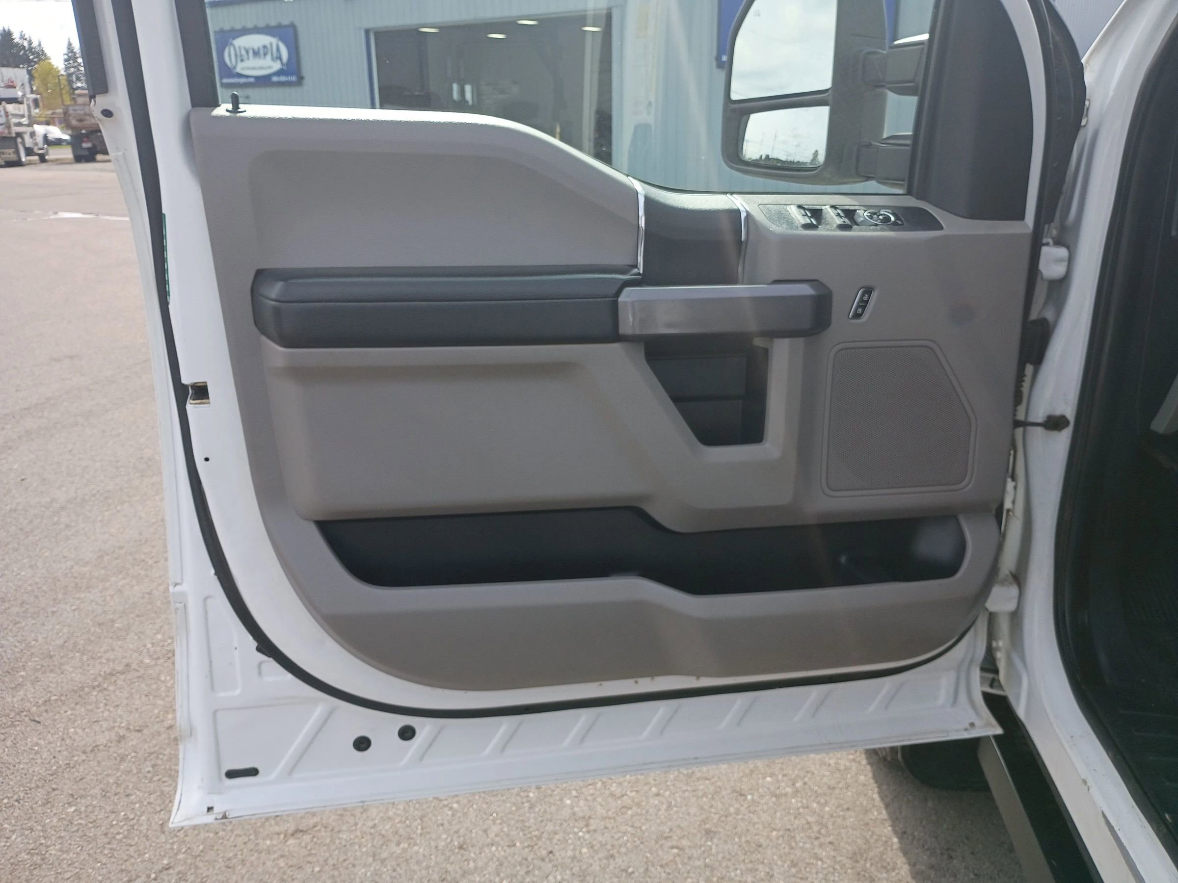 Used 2018 Ford F350 XLT w/ XLT Value Package AWD/4WD image 16