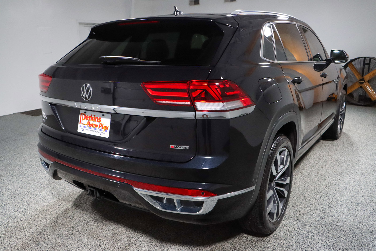 Used 2022 Volkswagen Atlas Cross Sport SEL Premium R-Line image 7