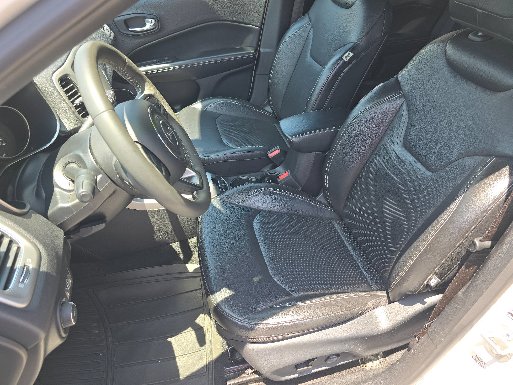 Used 2021 Jeep Compass Latitude w/ Driver Assistance Group FWD image 17