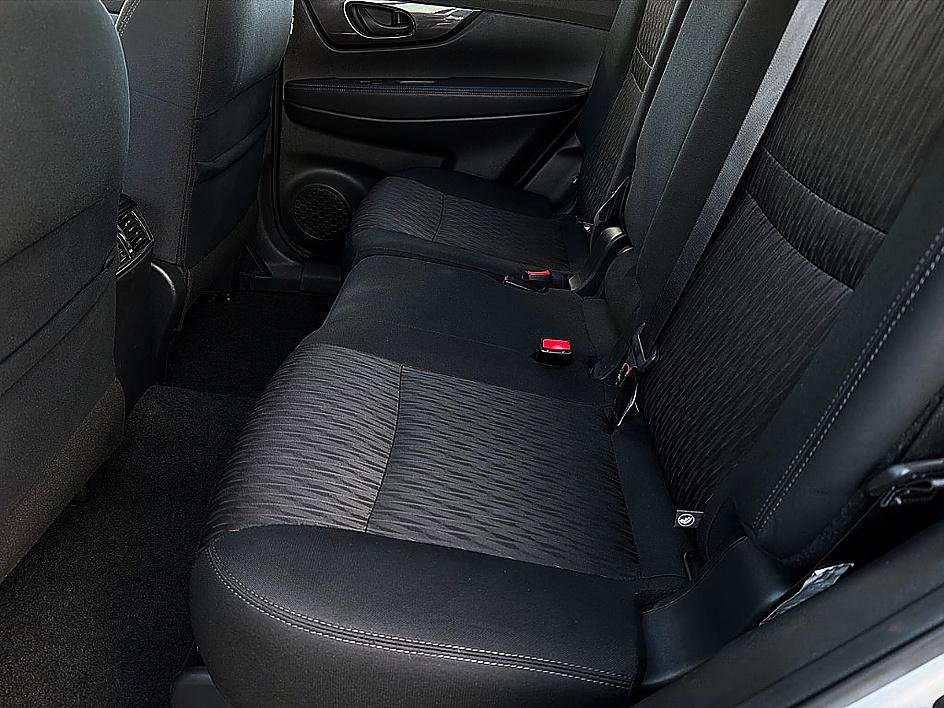 Used 2019 Nissan Rogue S image 8