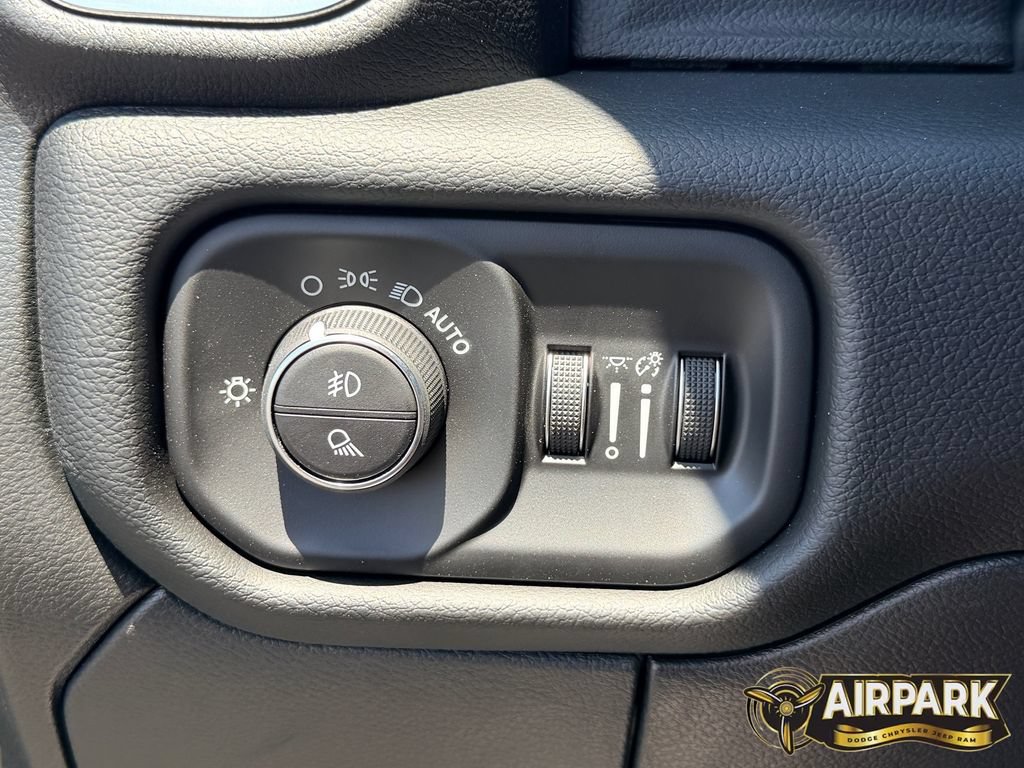 New 2026 RAM 2500 Laramie w/ Night Edition AWD/4WD image 19