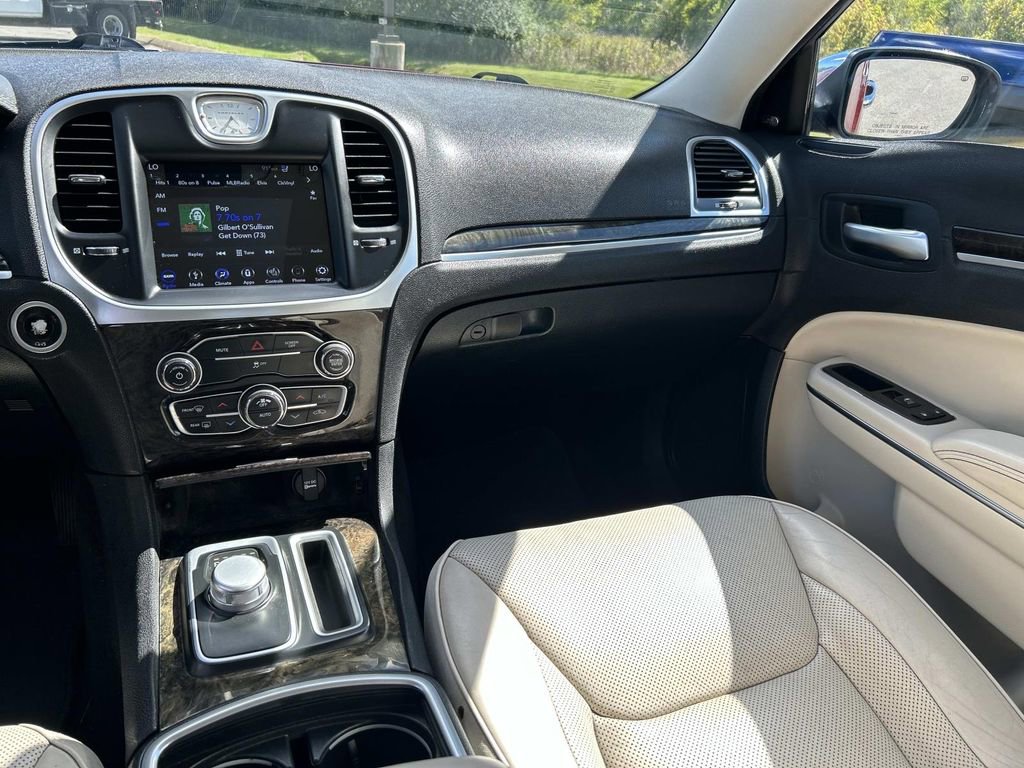Used 2018 Chrysler 300 Limited image 16