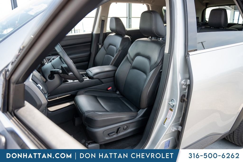 Used 2025 Nissan Pathfinder SL image 4