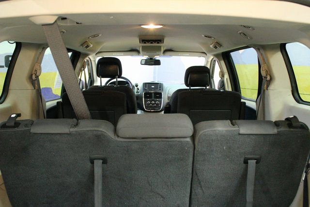 Used 2018 Dodge Grand Caravan SE w/ UConnect Hands-Free Group image 14
