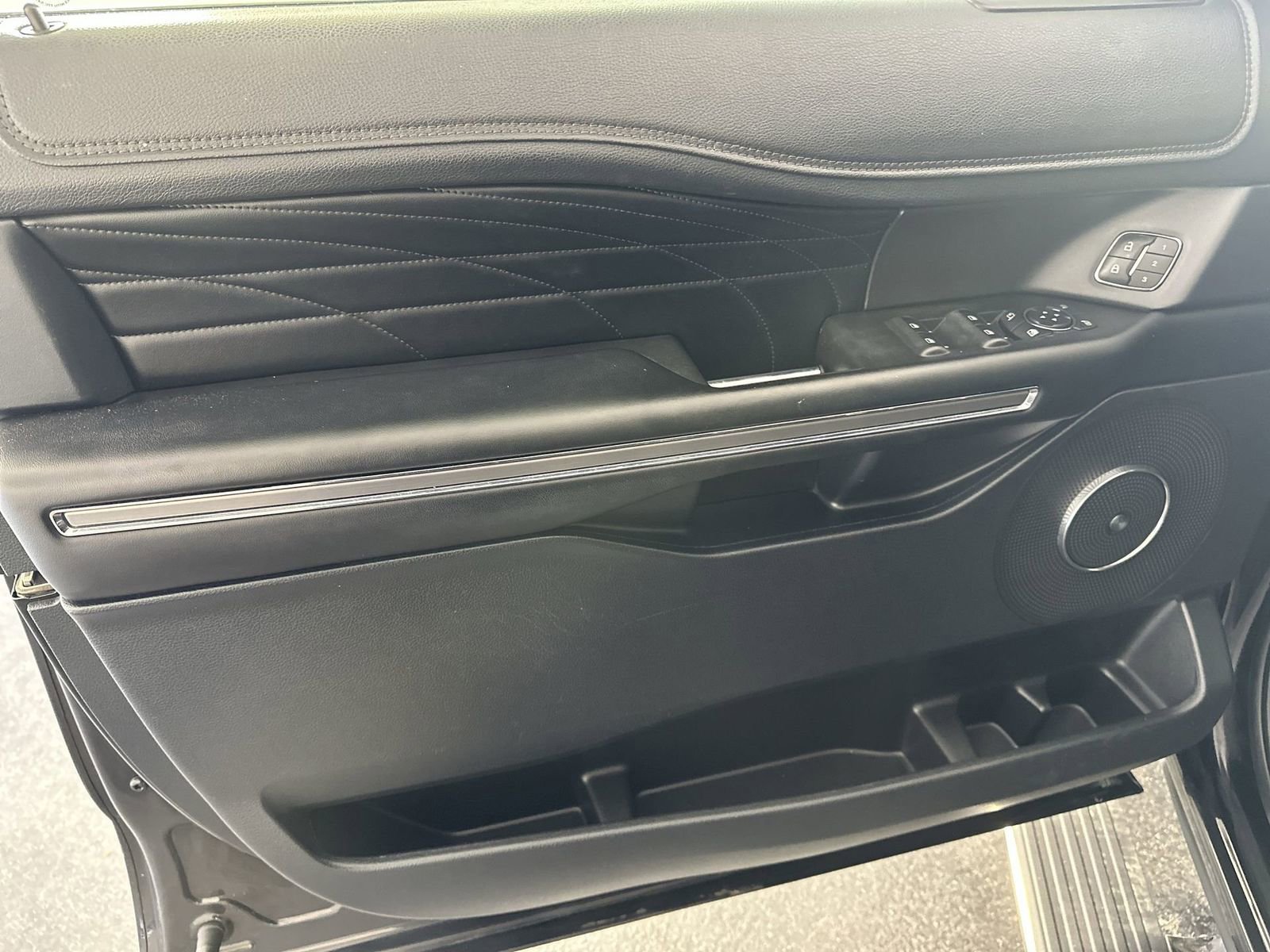 Used 2019 Ford Expedition Platinum image 33