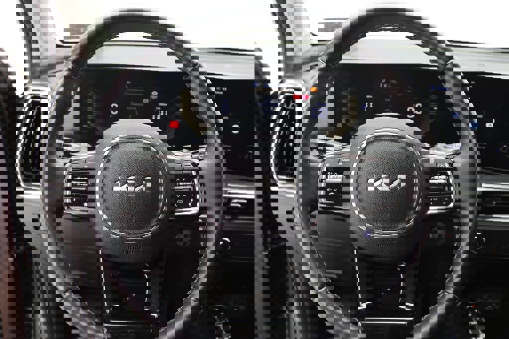 Used 2024 Kia Sorento S image 18