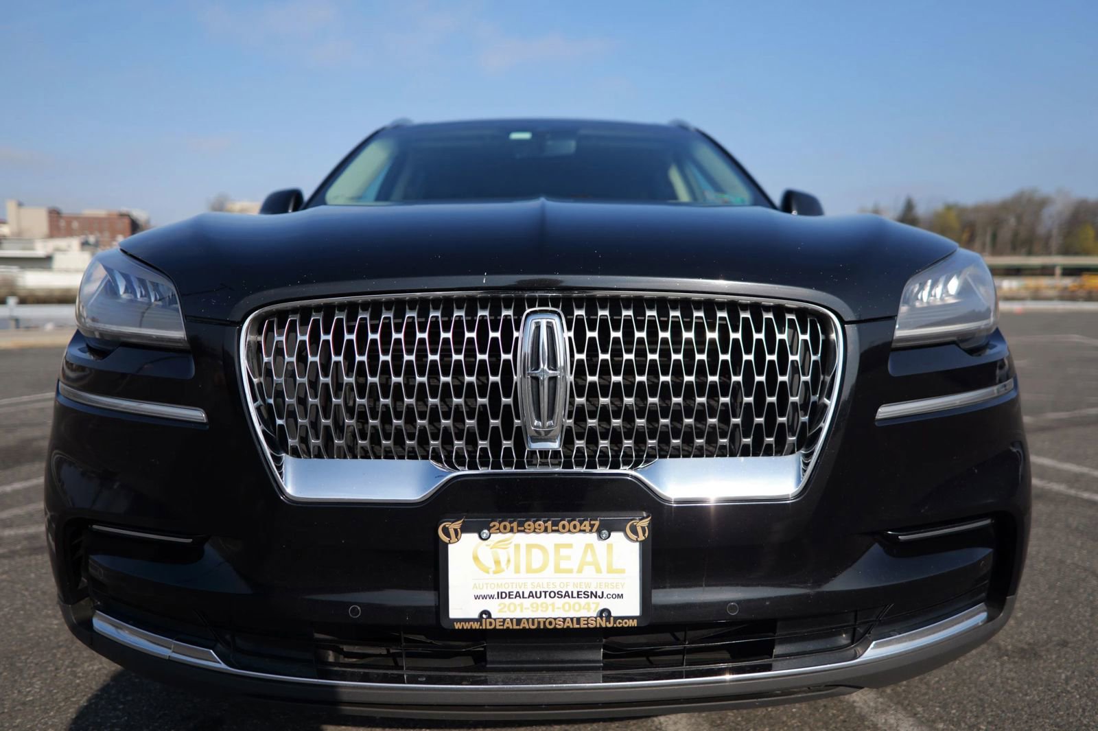 Used 2023 Lincoln Aviator AWD image 2