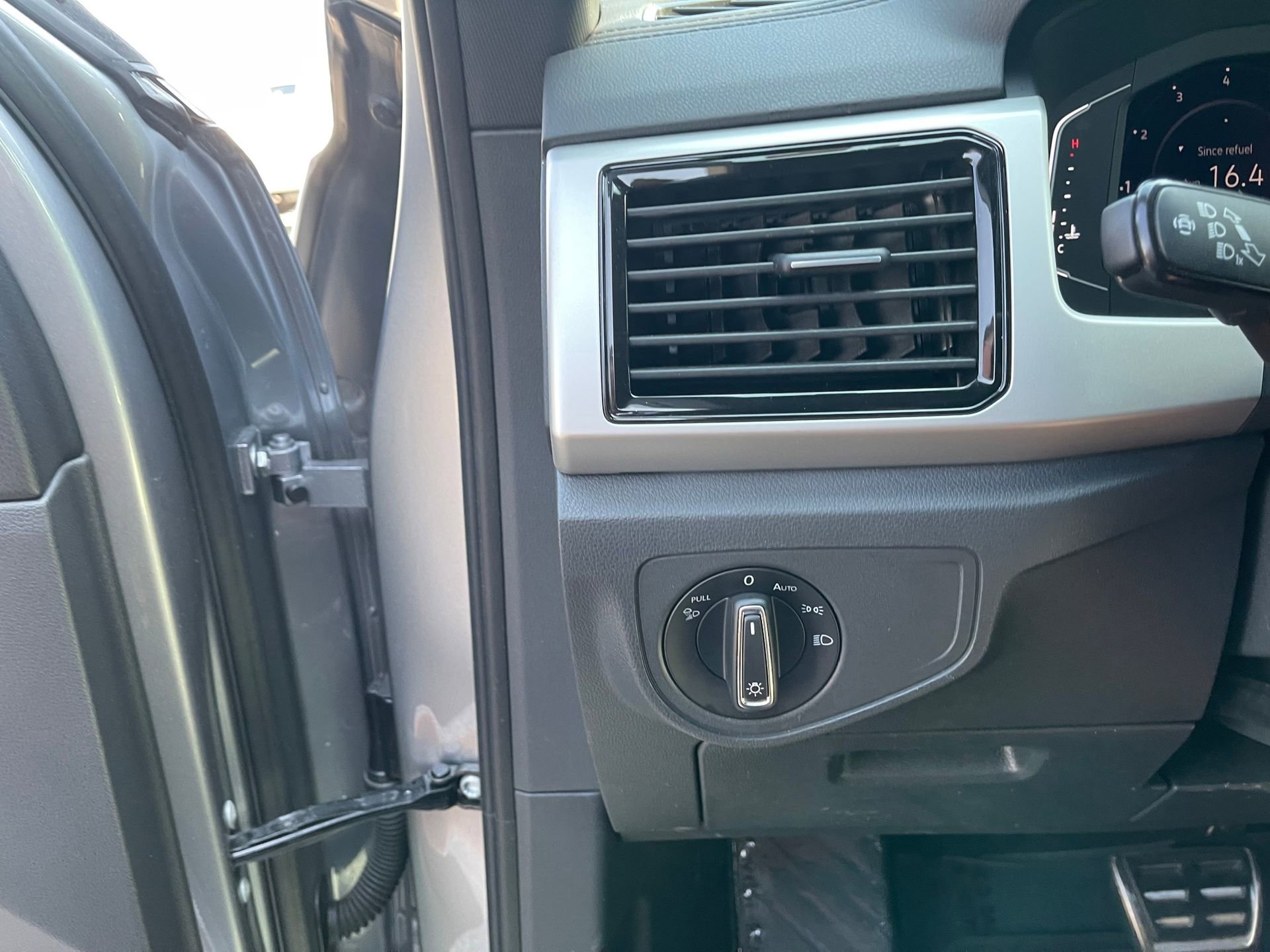 Used 2023 Volkswagen Atlas Cross Sport SEL Premium R-Line image 15