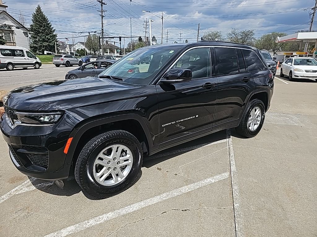 Certified 2025 Jeep Grand Cherokee Laredo w/ Luxury Tech Group I AWD/4WD image 7