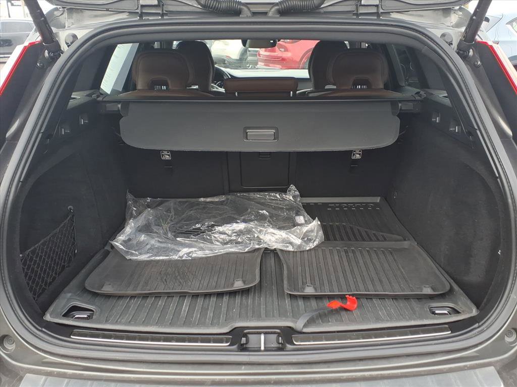 Used 2021 Volvo V60 T5 Cross Country image 17