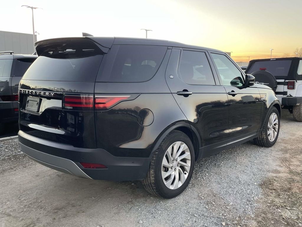 Used 2024 Land Rover Discovery S image 4