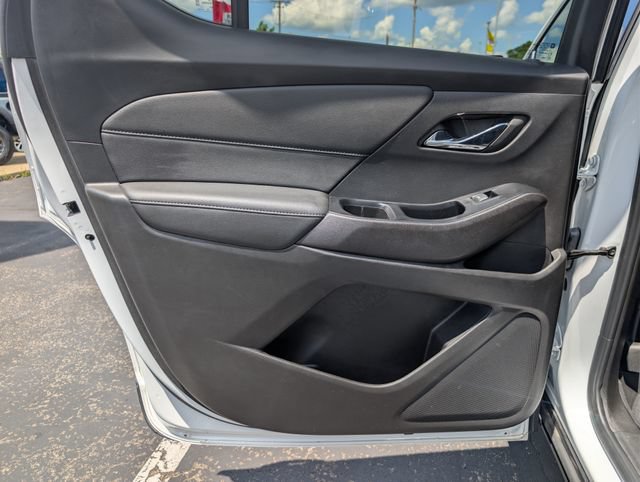 Used 2023 Chevrolet Traverse LT FWD image 14