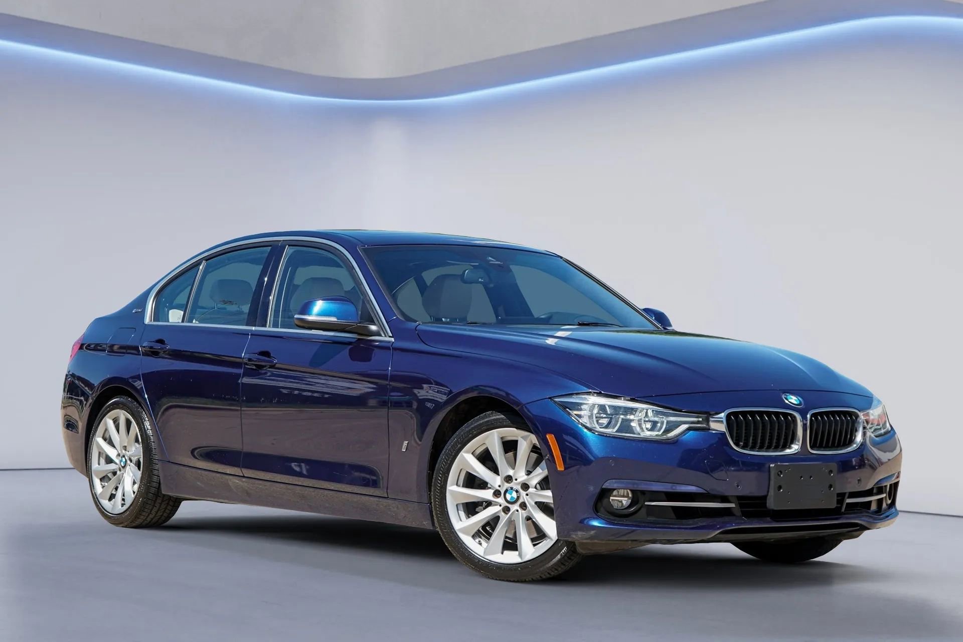 Used 2017 BMW 330e image 1