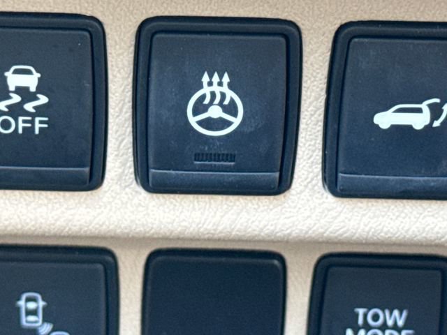 Used 2016 Nissan Pathfinder Platinum w/ Family Entertainment Package FWD image 35