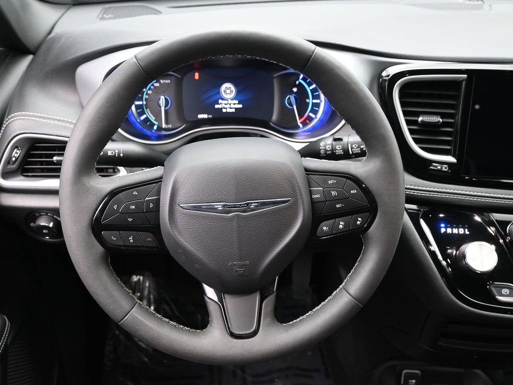 Used 2024 Chrysler Pacifica Select image 20