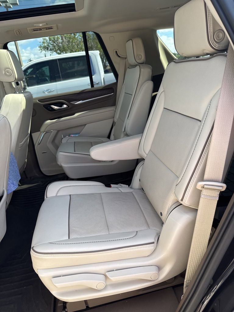 Used 2021 GMC Yukon Denali w/ Denali Premium Package image 17