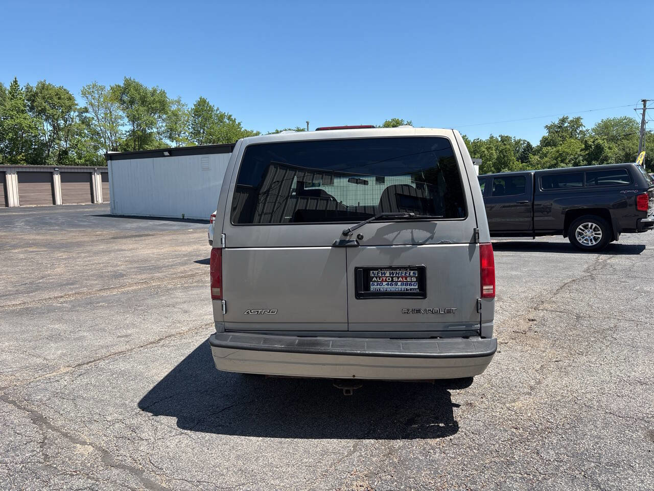 Used 1998 Chevrolet Astro AWD image 4