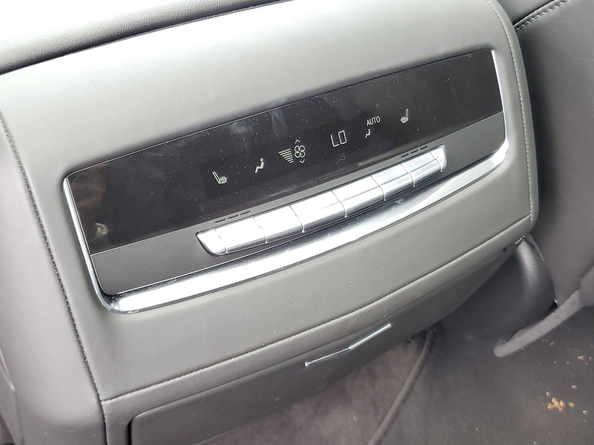 Used 2024 Cadillac Escalade Premium Luxury Platinum AWD/4WD image 14