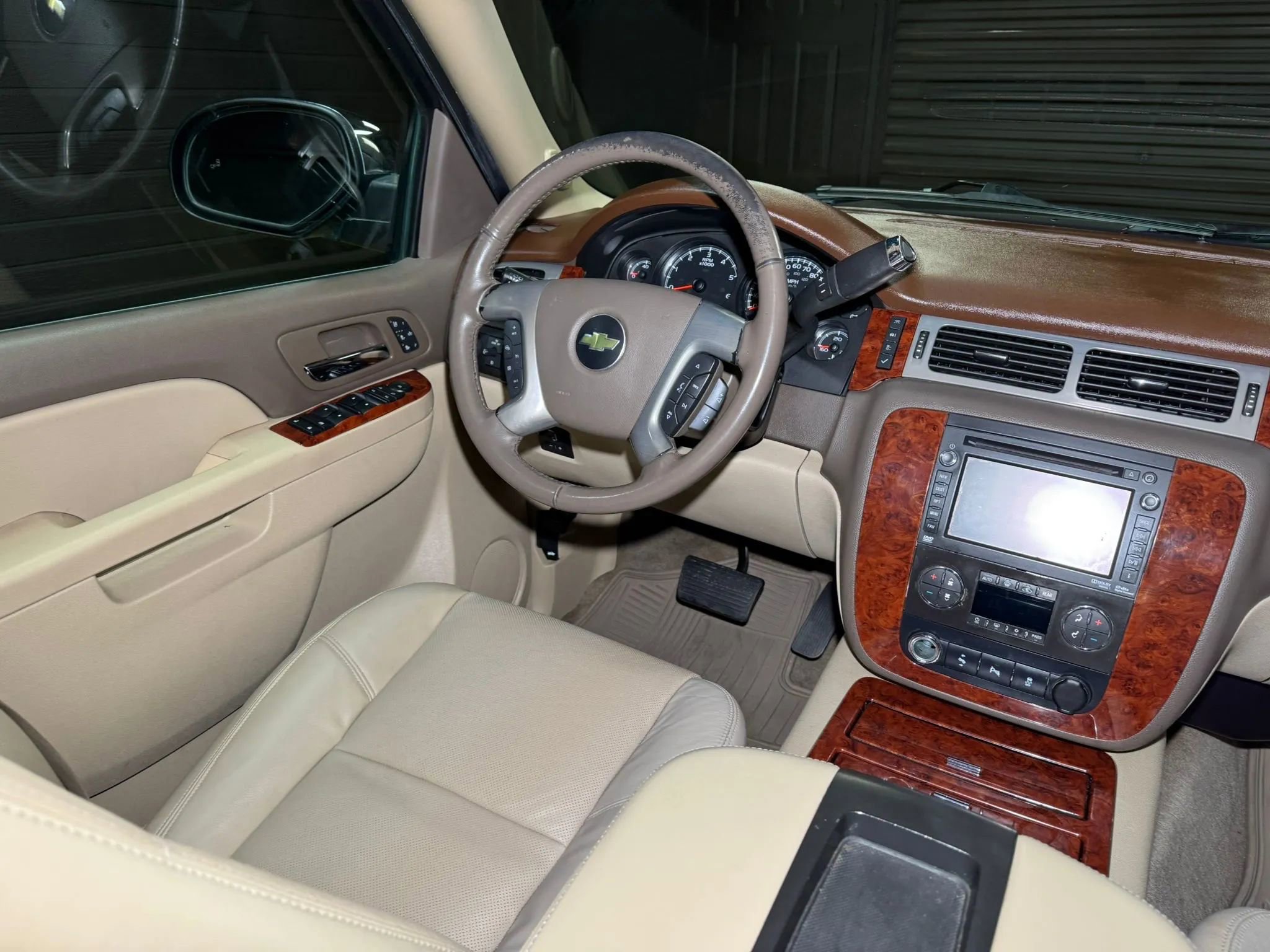 Used 2012 Chevrolet Suburban LTZ image 14