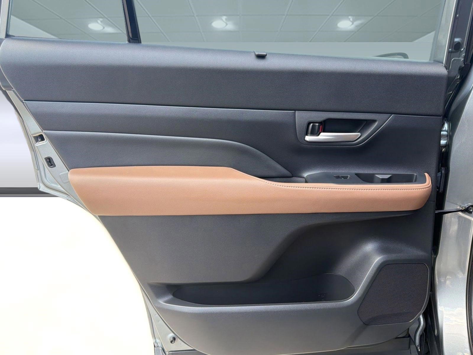 Used 2025 Toyota Grand Highlander AWD image 21