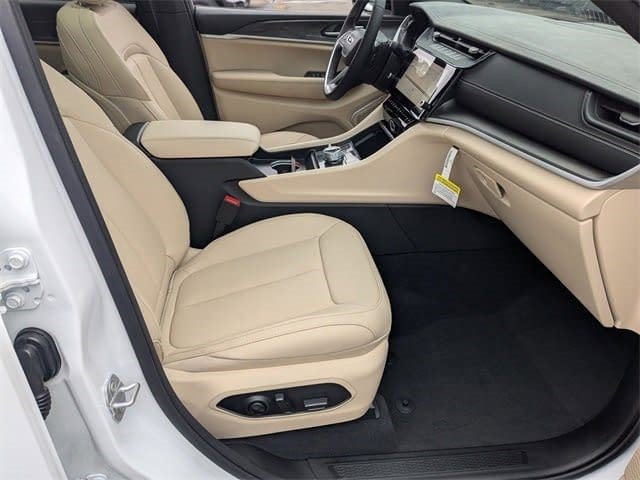 New 2026 Jeep Grand Cherokee Limited w/ Luxury Tech Group II AWD/4WD image 29