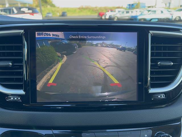 Used 2023 Chrysler Pacifica Touring-L FWD image 26