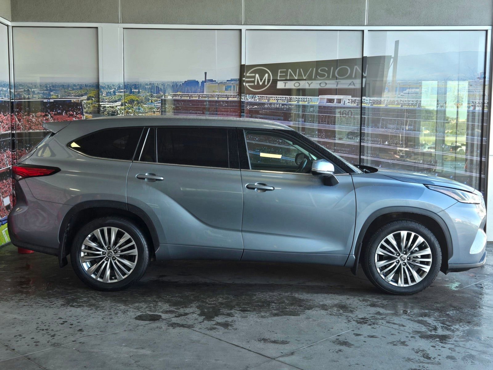 Certified 2022 Toyota Highlander Platinum image 4