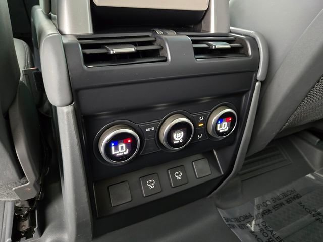 Used 2024 Land Rover Defender 130 X-Dynamic SE image 13