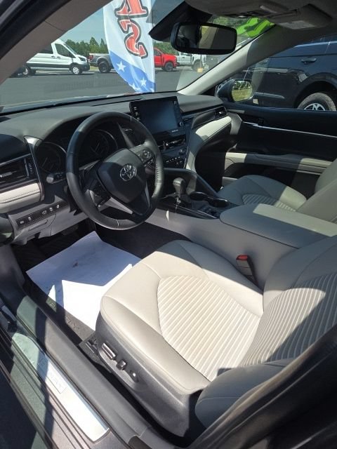 Used 2023 Toyota Camry SE w/ Cold Weather Package FWD image 7