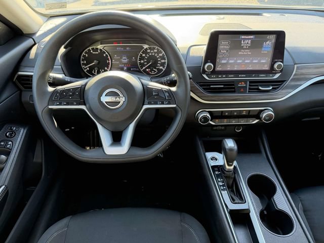 Used 2025 Nissan Altima 2.5 SV FWD image 3
