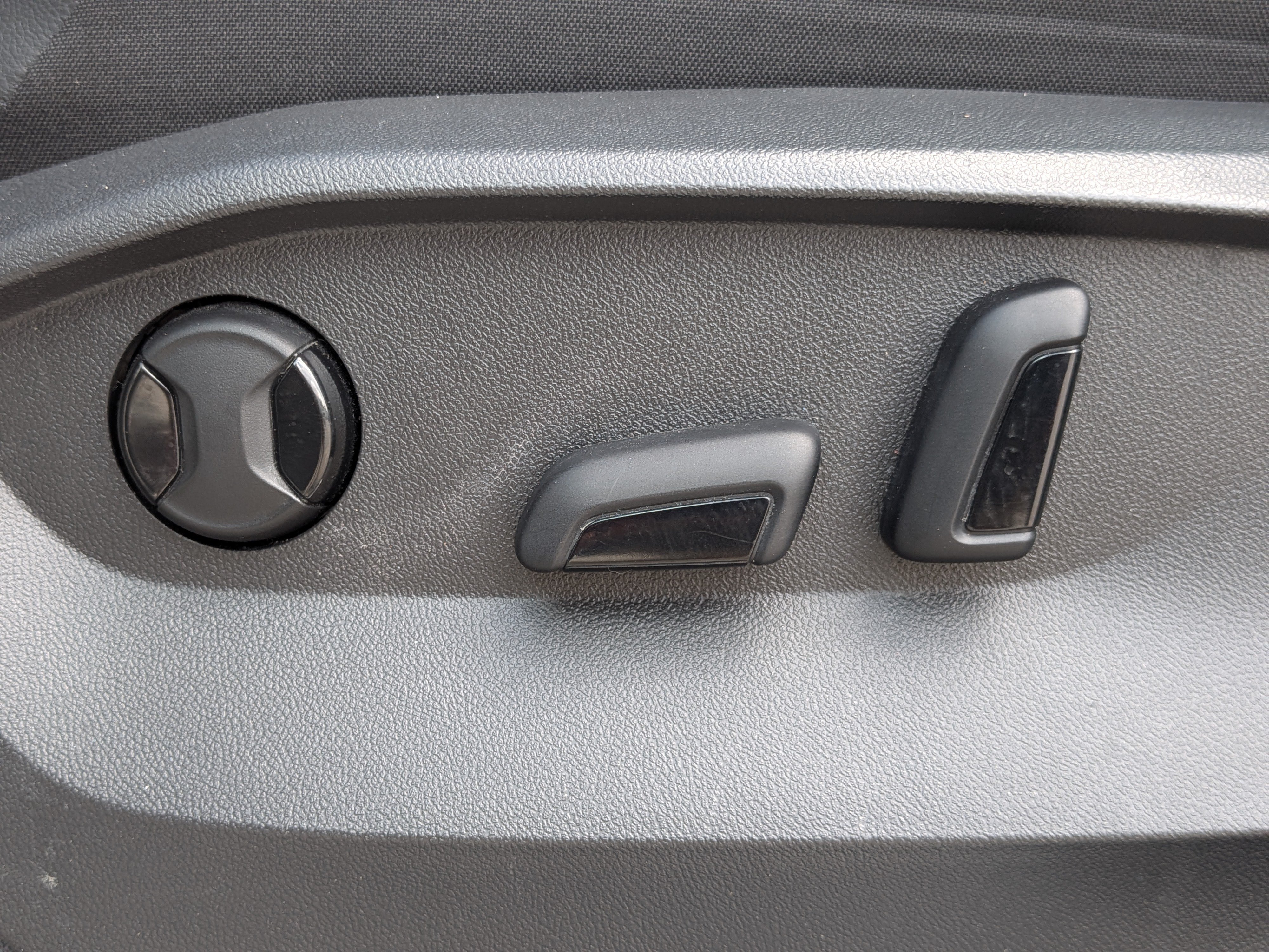 Certified 2023 Volkswagen Tiguan SE R-Line FWD image 20